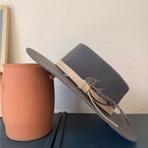 Shyanne Hat with feather